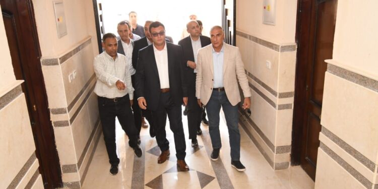 وزير الإسكان  وزير الإسكان يتفقد اللمسات الأخيرة لإنهاء عدد من وحدات “سكن لكل المصريين” بـ “حدائق العاصمة”