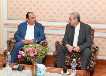 وزير قطاع الأعمال العام يلتقي محافظ الغربية ونواب البرلمان