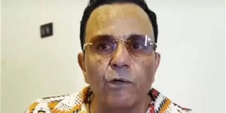 محمد فؤاد يطلب التحقيق مع فتاة ادعت قرابته واشتبكت مع موظفى عين شمس التخصصي