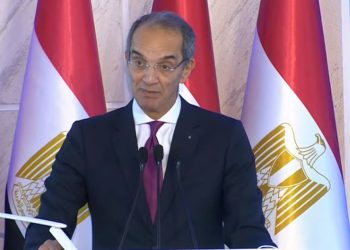 وزير الاتصالات يغادر الي اندونسيا للمشاركة في أعمال المنتدى الإندونيسى – الأفريقى الثانى