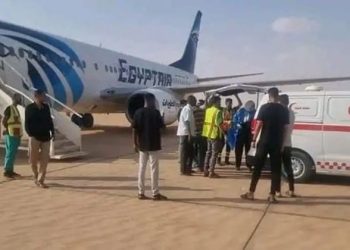 طائرة مصرية توقف رحلتها وتلجأ للهبوط اضطرارياً.. والسبب مفاجأة
