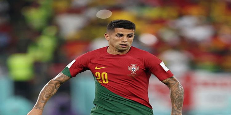 برشلونة يتمسك بحسم صفقة كانسيلو رغم إغراءات الدوري السعودي