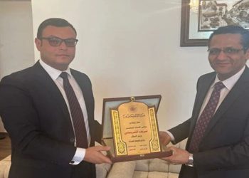 وزير الإسكان يستقبل نقيب الصحفيين للتهنئة بتوليه حقيبة الإسكان.. وبحث مطالب الصحفيين