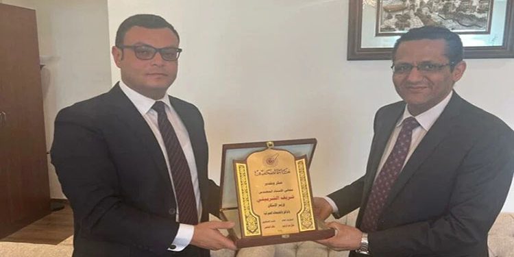 وزير الإسكان يستقبل نقيب الصحفيين للتهنئة بتوليه حقيبة الإسكان.. وبحث مطالب الصحفيين