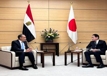وزير الخارجية يلتقي بسكرتير عام رابطة الصداقة البرلمانية اليابانية/المصرية