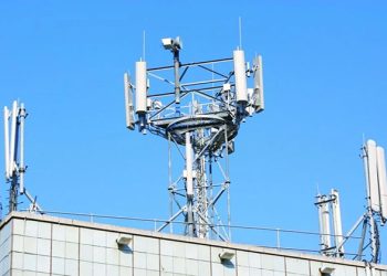 تنظيم الاتصالات يدرس إيقاف استيراد الهواتف بالطرق غير المشروعة