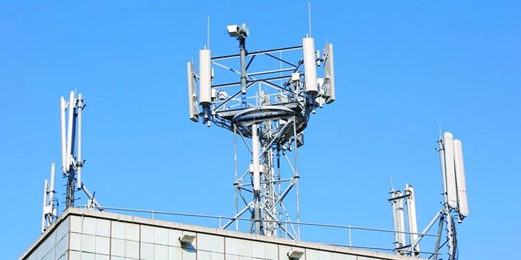 تنظيم الاتصالات يدرس إيقاف استيراد الهواتف بالطرق غير المشروعة