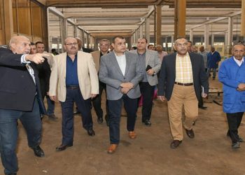 وزير الإنتاج الحربى يتفقد شركة شبرا للصناعات الهندسية