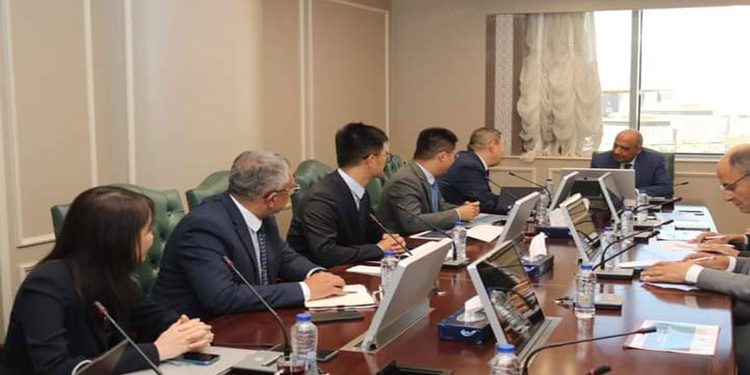 وزير الكهرباء يبحث مع شركة هواوي الصينية الاستعانة باجهزة ذكية فى شبكات التوزيع لحساب الطاقة