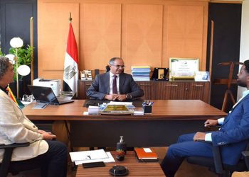 نائب وزير الإسكان يبحث فرص التعاون مع شركة هولندية لتنفيذ محطات المياه