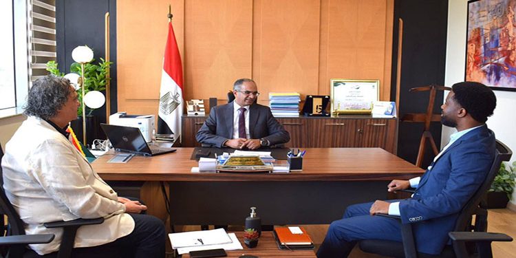 نائب وزير الإسكان يبحث فرص التعاون مع شركة هولندية لتنفيذ محطات المياه
