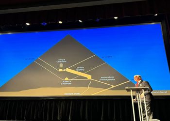 زاهي حواس يلقي محاضرة عن أحدث الاكتشافات الأثرية بمدينة بولينج جرين بأمريكا