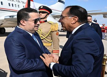 رئيس الوزراء يستقبل رئيس الوزراء العراقي بمطار العلمين الدولي
