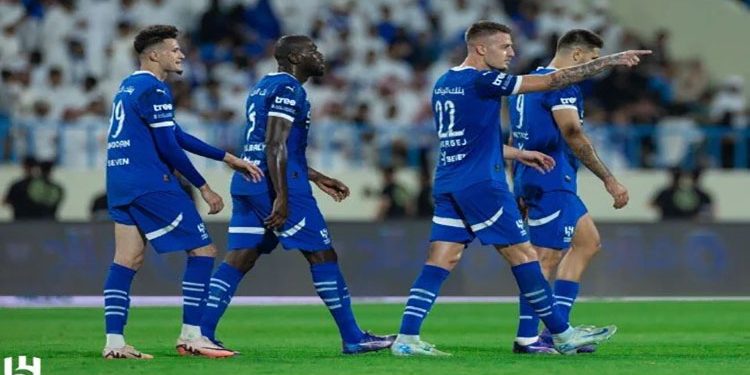 الهلال يواجه ضمك الليلة في الدوري السعودي