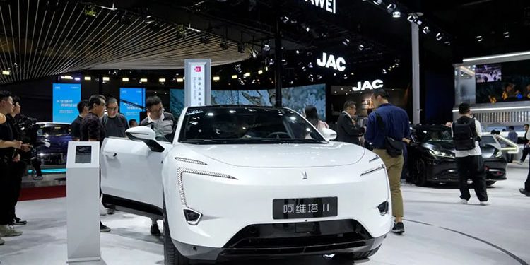 الصين: أوروبا قد تخسر استثماراتنا بسبب رسوم السيارات الكهربائية