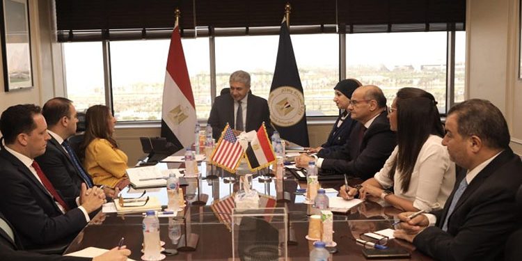 وزير السياحة يلتقي بسفيرة الولايات المتحدة الأمريكية بالقاهرة لبحث تعزيز أوجه التعاون السياحي والأثري