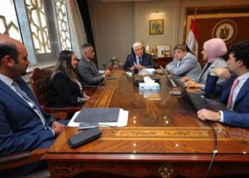 وزير التعليم العالي يجتمع بفريق عمل مؤسسة “شباب القادة” لبحث سبل تعزيز التعاون والشراكة