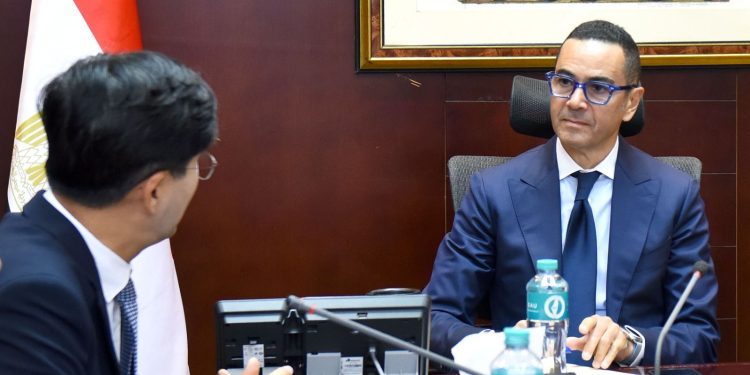 وزير الاستثمار والتجارة الخارجية يلتقى وفد شركة سامسونج للإلكترونيات ببني سويف