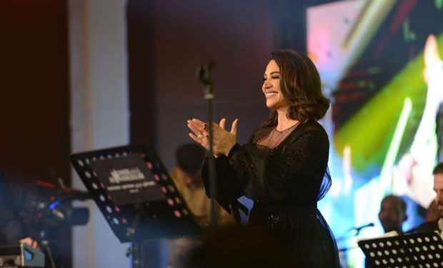 ديانا حداد تحيى حفل غنائي فى العراق