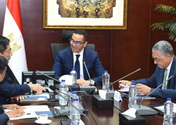 وزير الاستثمار والتجارة الخارجية يستقبل سفير سنغافورة بالقاهرة لبحث أوجه التعاون الاقتصادي المشترك بين البلدين