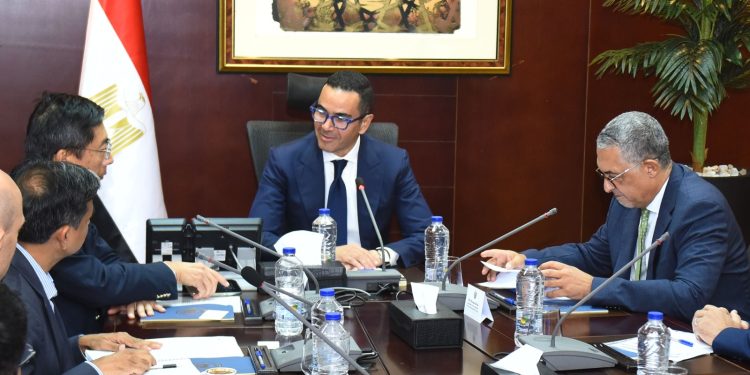 وزير الاستثمار والتجارة الخارجية يستقبل سفير سنغافورة بالقاهرة لبحث أوجه التعاون الاقتصادي المشترك بين البلدين