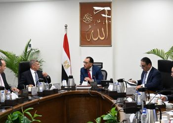 رئيس الوزراء يتابع مع الرئيس التنفيذي لوكالة الفضاء المصرية عدداً من ملفات العمل