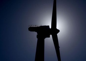 السعودية والبحرين يخططان لبناء محطة شمسية لتغذية “ألبا” للألمنيوم