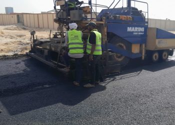 تطوير الطرق بمنطقة الصناعات المتوسطة وترفيق الأراضي السكنية ببني سويف الجديدة