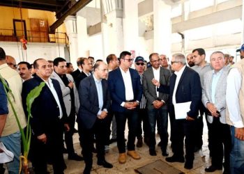 وزير الإسكان ومحافظ كفر الشيخ يتفقدان سير العمل بمحطة مياه دسوق