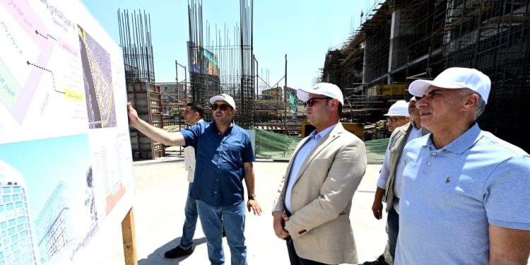 وزير الإسكان ومحافظ القاهرة يتفقدان سير العمل بمشروع تطوير “منطقة مثلث ماسبيرو”