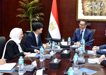 وزير الاستثمار والتجارة الخارجية يلتقى وفد شركة سامسونج للإلكترونيات ببني سويف