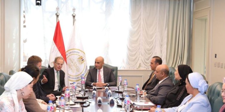 وزير التربية والتعليم يستقبل السفير البريطاني بالقاهرة لبحث مجالات التعاون المشتركة