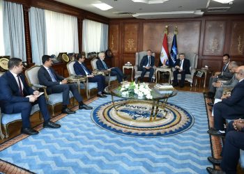 الفريق أسامة ربيع يلتقي نائب الرئيس التنفيذي لمجموعة ميرسك لبحث سبل التعاون المشترك