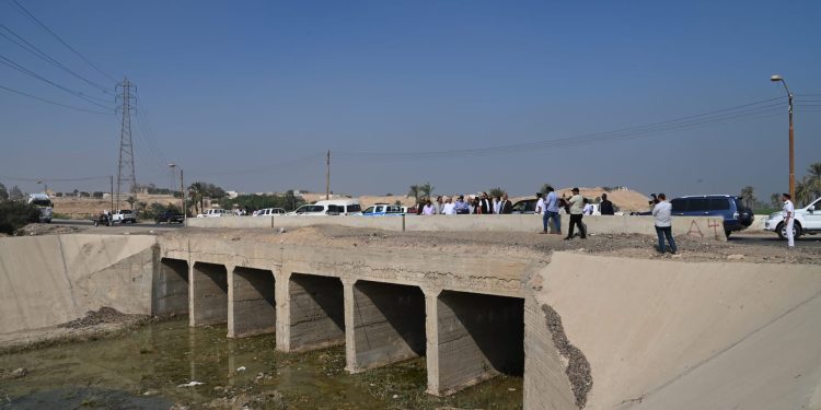 وزير الري يتفقد حالة منشآت ومخرات السيول فى محافظة بنى سويف