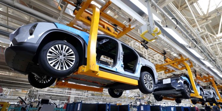 الحكومة تدرس التوسع في توطين صناعة السيارات محليًا