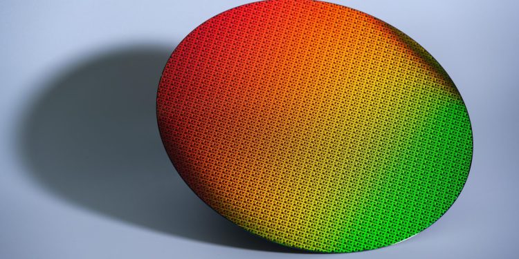 إطلاق تقنية Intel 18A بنجاح بهدف إنتاج شرائح الجيل القادم للعملاء والخوادم بحلول ٢٠٢٥