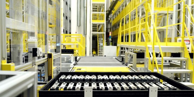 أول مصنع بطاريات فيروفوسفات الليثيوم في أوروبا يبدأ الإنتاج بنهاية العام