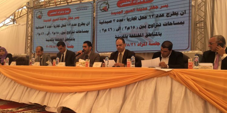 ” الإسكان “: تسليم إخطارات تخصيص أراضي تقنين الأوضاع بمنطقة الأمل وبيع محال تجارية بالعبور الجديدة