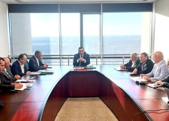 وزير الإسكان يستعرض التقنيات الحديثة المستخدمة فى مجال التحلية وإمكانية الاستفادة منها