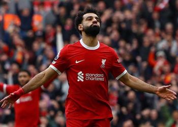 أرني سلوت يثير الجدل بشأن مستقبل صلاح مع ليفربول
