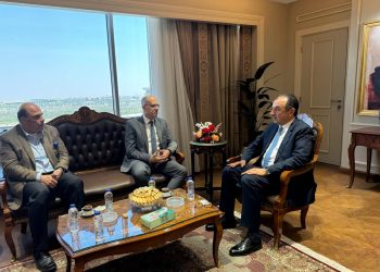 وزير قطاع الأعمال العام يلتقي رئيس الجامعة الألمانية بالقاهرة لبحث فرص التعاون