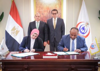 وزير الصحة يشهد توقيع بروتوكول تعاون مع البنك الأهلي المصري لدعم منظومتي الرعايات المركزة والغسيل الكلوي