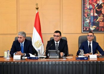 وزراء الإسكان والسياحة والاستثمار يلتقون عدداً من المستثمرين فى مجال التنمية السياحية لدفع معدلات التنمية