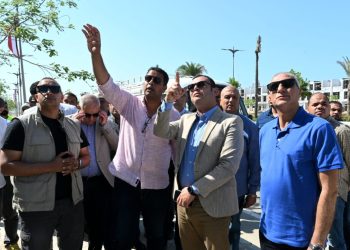 وزير الإسكان يتفقد أعمال تنفيذ الوحدات والفيلات والمرافق والطرق بكمبوند “مزارين” بمدينة العلمين الجديدة