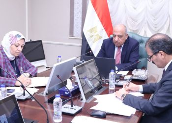 وزير الكهرباء والطاقة المتجددة يبحث مع وفد الاتحاد الأوروبي تعزيز التعاون المشترك