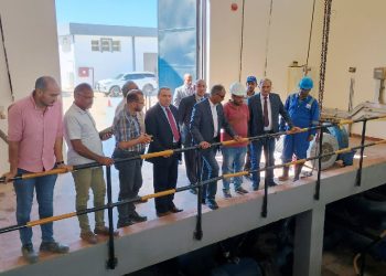 نائب وزير الإسكان يجتمع باللجنة المُشكلة لدراسة موقف خدمات مياه الشرب والصرف الصحي بمطروح