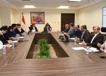 نائب وزير الإسكان يلتقي سفير اليابان بالقاهرة لبحث التعاون ورغبة شركات يابانية في الاستثمار بمصر
