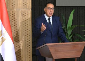رئيس الوزراء : حددنا من 4 – 5 مناطق سنطرحها للاستثمار على البحر الأحمر منها “رأس بناس”
