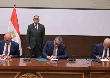 رئيس الوزراء يشهد مراسم توقيع عقد تأسيس شركة مياه العاصمة الإدارية