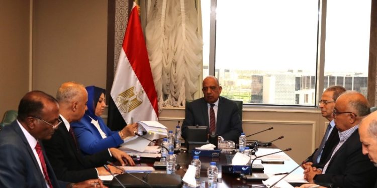 وزير الكهرباء يراجع خطة تشغيل المحطة الشمسية الحرارية بالكريمات ومتطلبات التطوير وتحقيق الاستفادة القصوى منها